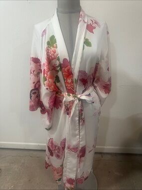 Natori Cream Satin Robe with Pink Floral Accents